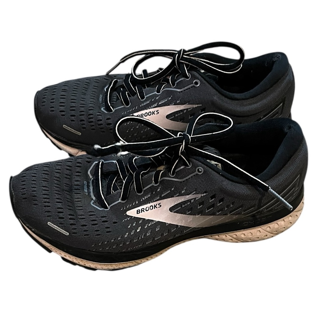 Brooks Black Running Shoes women's 7 wide GUC
